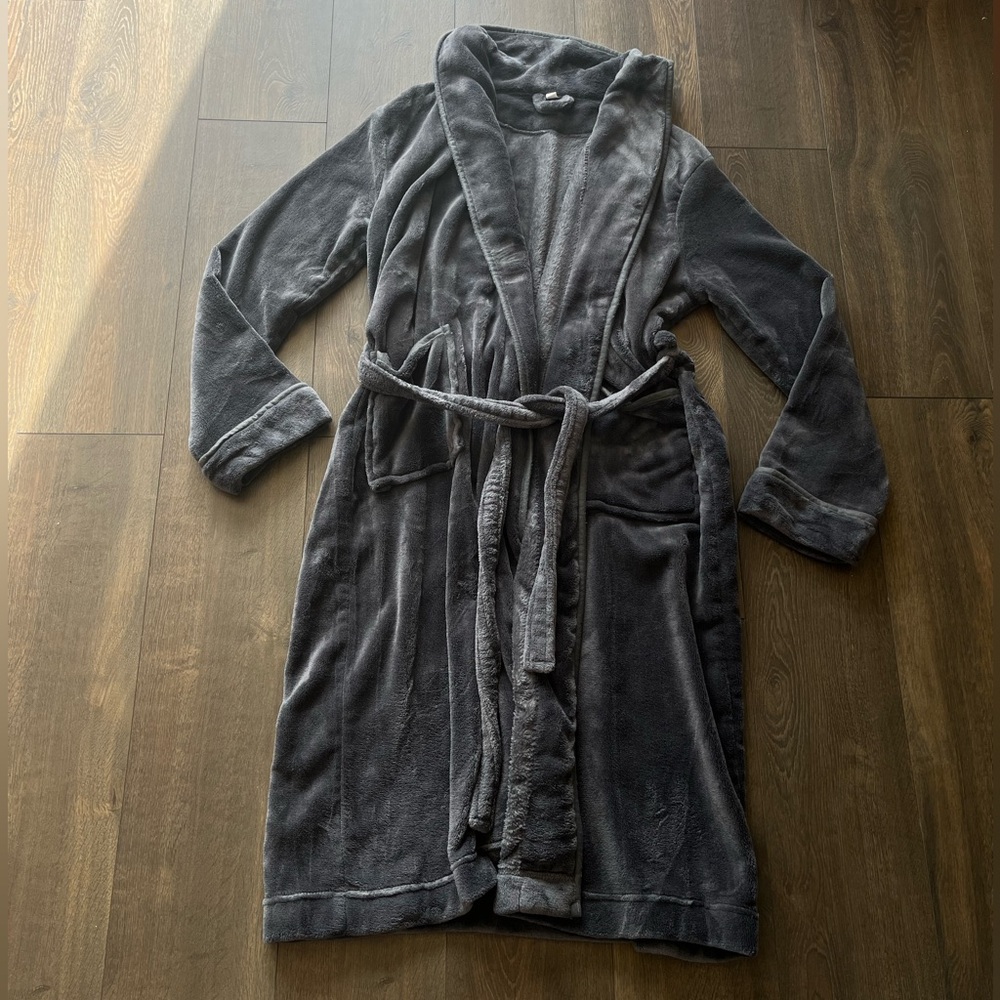 NWOT NY Threads Plush Robe